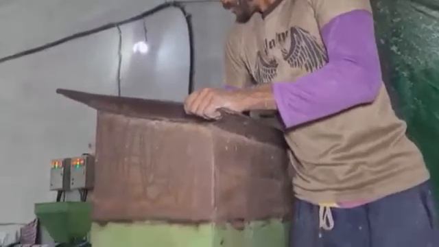 Как пластиковая хозяиственная сумка из миллиона отходов превраща