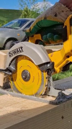 🔥 КРУТАЯ СБОРКА КАРКАСА: DeWALT + Бензопила = Идеальная Точность! 🔥 #модульныедома