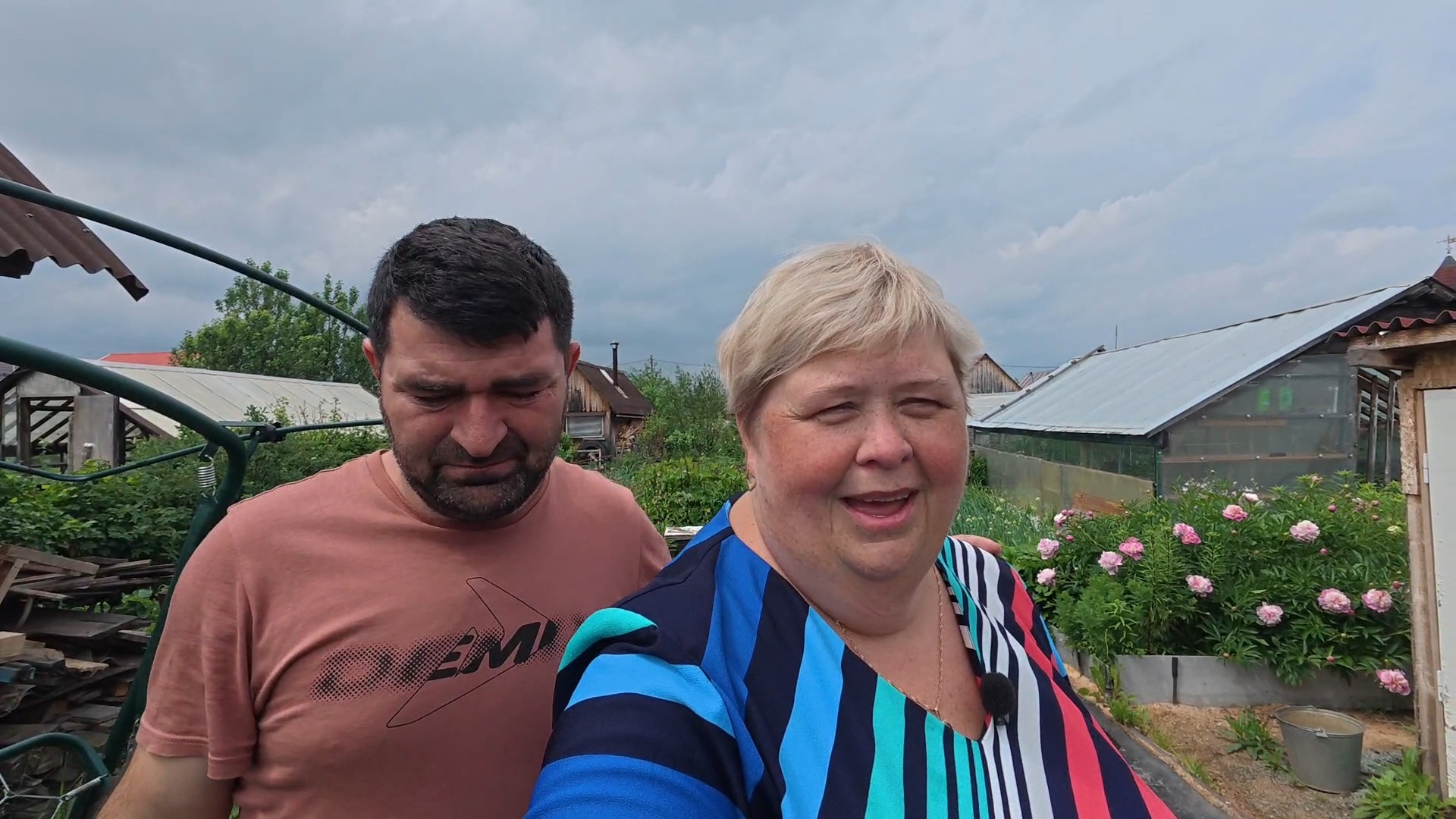 Дачные дела/ косим газон,прибираем в беседке,готовлю обед/.