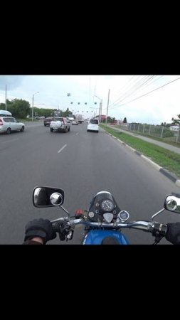 Мотоцикл урал. Хорошо идёт. Но дождь уже лишнее