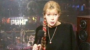 Почему ТАМАРА МАКСИМОВА решила вести ринг с БГ с длинной косой? Ваши варианты: