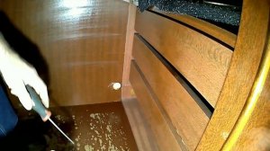 Замена  и регулировка петель двери.