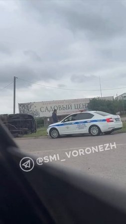 Перевернулась на выезде: на Курской трассе, при выезде из Воронежа, перевернулась фура с продуктами.