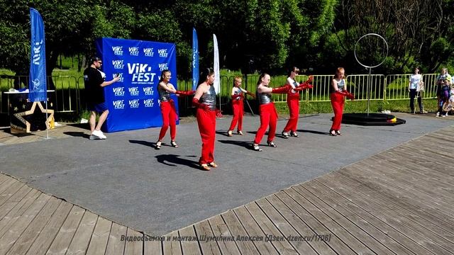 На фестивале "Вики-фест" в парке Строителей выступали представители школы танцев "Dance Family".