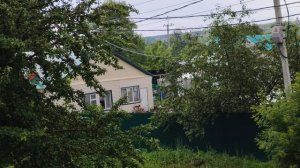 Уютная и счастливая деревенская жизнь, после дождя