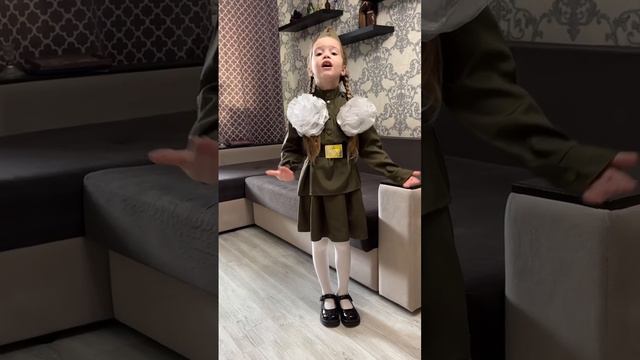 60.	Мельникова Ева - "Не забывайте о войне"