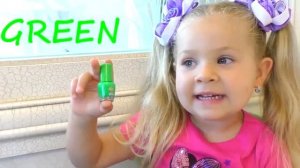 ДИАНА И РОМА - Диана делает себя маникюром