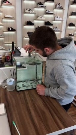 Когда решил добавить искру в серые будни магазина и заработать немного монет.