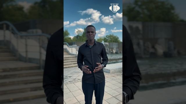 Игнишас Чонго читает стихотворение «Был лютый мороз» в честь Дня памяти и скорби