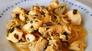 Куриное филе с шампиньонами в сливочном соусе