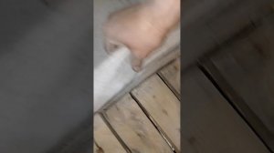 закончил ремонт пола в квартире