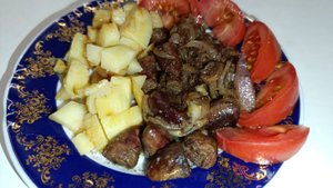 Жареные сердечки с луком.