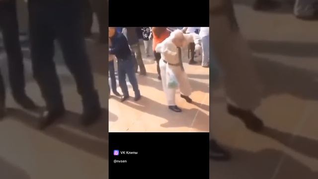 Старость меня дома не застанет.
