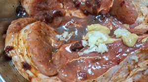 Мясо в брусничном  соусе с молодым картофелем  в  травах, готовим в рукаве-тает во рту!