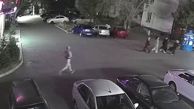 Мужик в стрингах преследовал девушек в Каспийске.