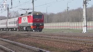 Электровоз ЭП2К-408 (ТЧЭ-6) со скорым поездом №068Х Москва - Симферополь.