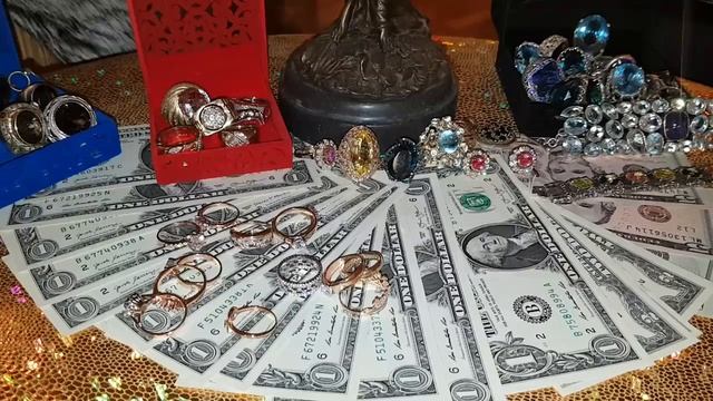 РОСКОШНАЯ ЖИЗНЬ...