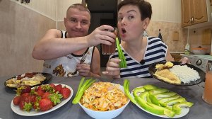 Мукбанг ПРИЁМНЫЙ ребёнок, да или НЕТ?! Сплетничаем и перемываем всем КОСТИ) Семейный ужин в России