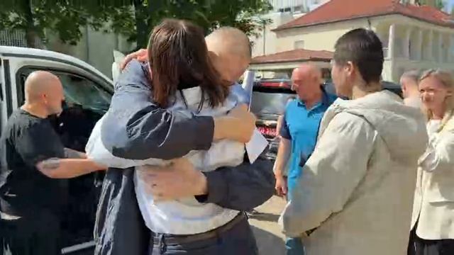 Белорусского оппозиционера Сергея Тихановского помиловали в Белоруссии, он уехал из страны.