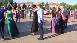 Как зажигают Калинковичские выпускники!