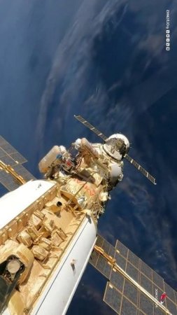 Космическая прогулка астронавтов за пределами МКС