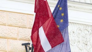 Около посольства Латвии в Москве открыли выставку о русофобии в Прибалтике