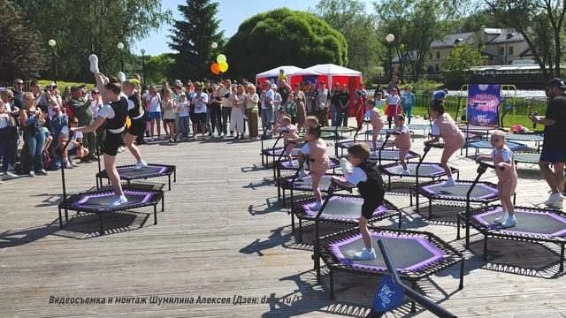 На фестивале "Вики-фест" в парке Строителей выступали самые юные джамперы Пскова.