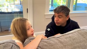 Настя показывает детям пример хорошего поведения