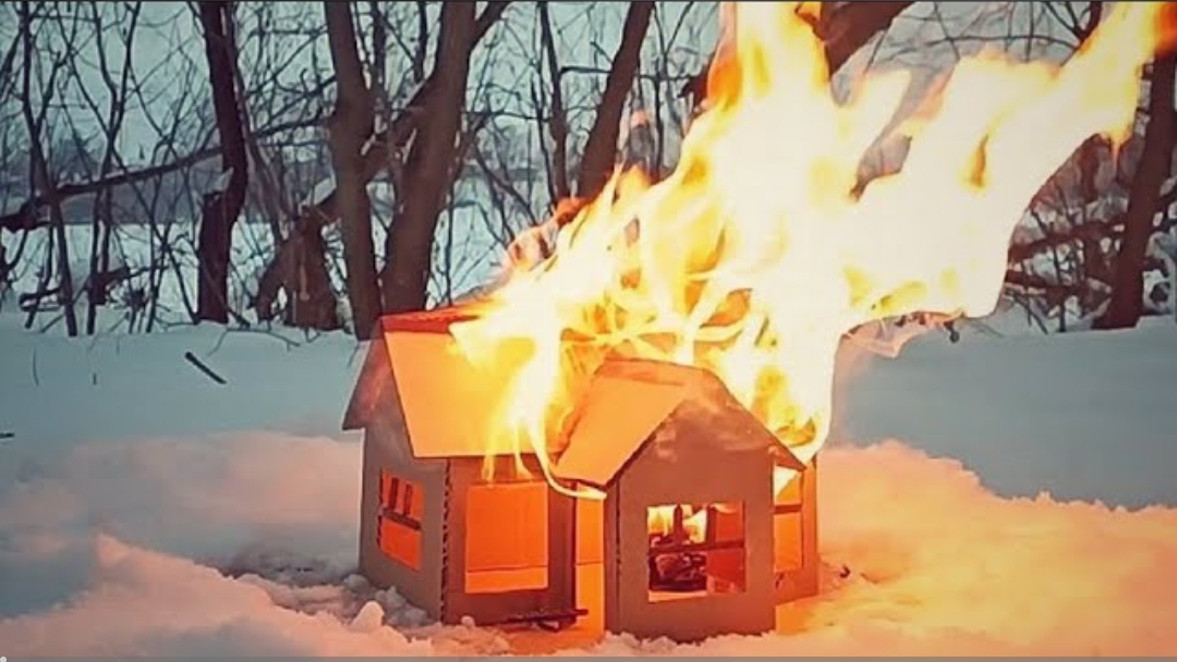 Пожар в маленьком доме!