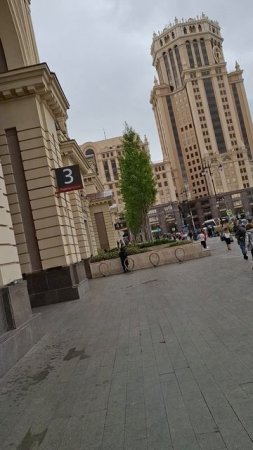 ОЧЕРЕДЬ Проверяют чемоданы на Вокзале