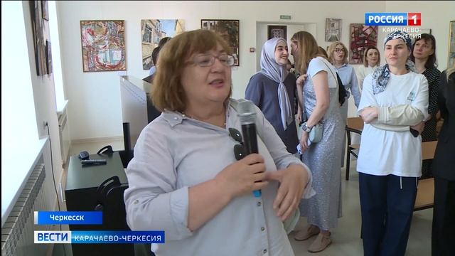 В картинной галерее Черкесска открылась выставка художницы из Кисловодска Анастасии Лангуровой