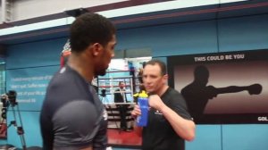 RAW POWER! - ANTHONY JOSHUA SMASHES THE HEAVY BAG