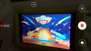 Дима Играет В ИГРЫ На ТЕЛЕФОНЕ!
