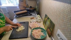 Потушила капусту с колбасой // Приготовила два вида бутербродов // Реакция организма на прививку