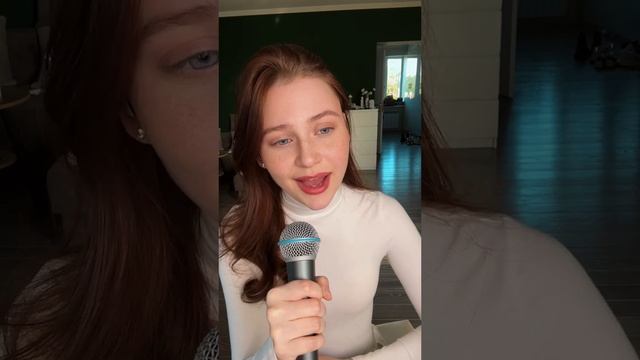 🔴 Глаза, как небо голубое. И голос, как ручеек!