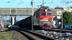 ВЛ80с-365 с грузовым поездом