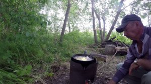 Уха в сковородке из щуки со сметаной.