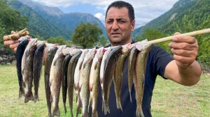 Поймал в Речке ФОРЕЛЬ и Приготовил ее на Камнях! Самый вкусный способ приготовления
