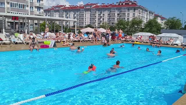 Бассейн в отеле Бархатные Сезоны