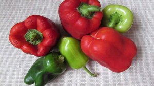 МАРИНОВАННЫЕ БОЛГАРСКИЕ ПЕРЦЫ с СЕЛЬДЕРЕЕМ и ЧЕСНОКОМ