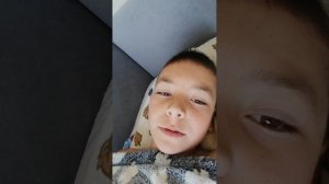 только проснулся и уже в телефоне