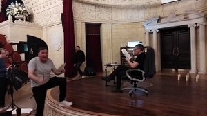 ВИКТОР ЦОЙ
Зерна упали в землю, зерна просят дождя.
Разрежь мою грудь, посмотри мне внутрь,
Ты увиди