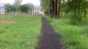 Walking through the beautiful village: школьный двор