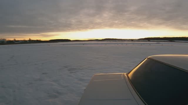 На Жиге по льду озера от 1-го лица смотреть онлайн