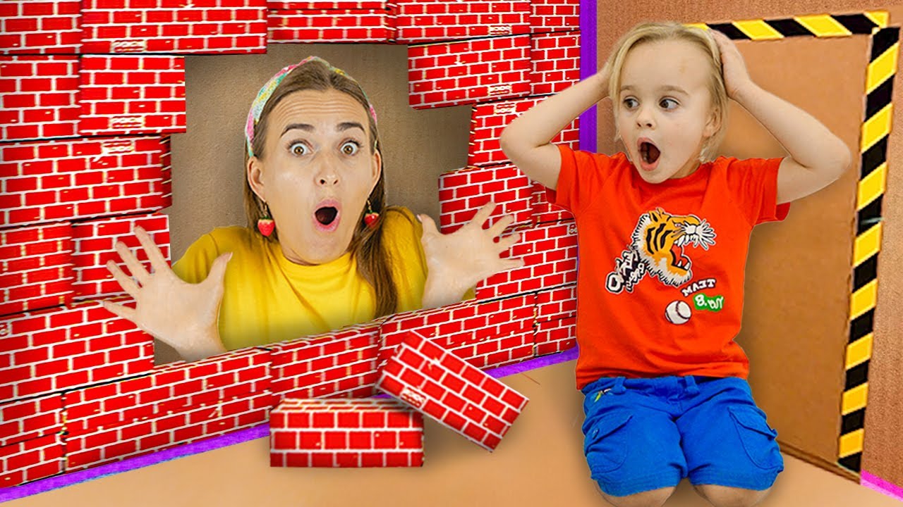 Влад и Ники. Челлендж Гигантский Лабиринт из коробок! Видео для детей.