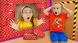 Влад и Ники. Челлендж Гигантский Лабиринт из коробок! Видео для детей.
