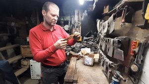 Посылка с ломаными топорами под восстановление