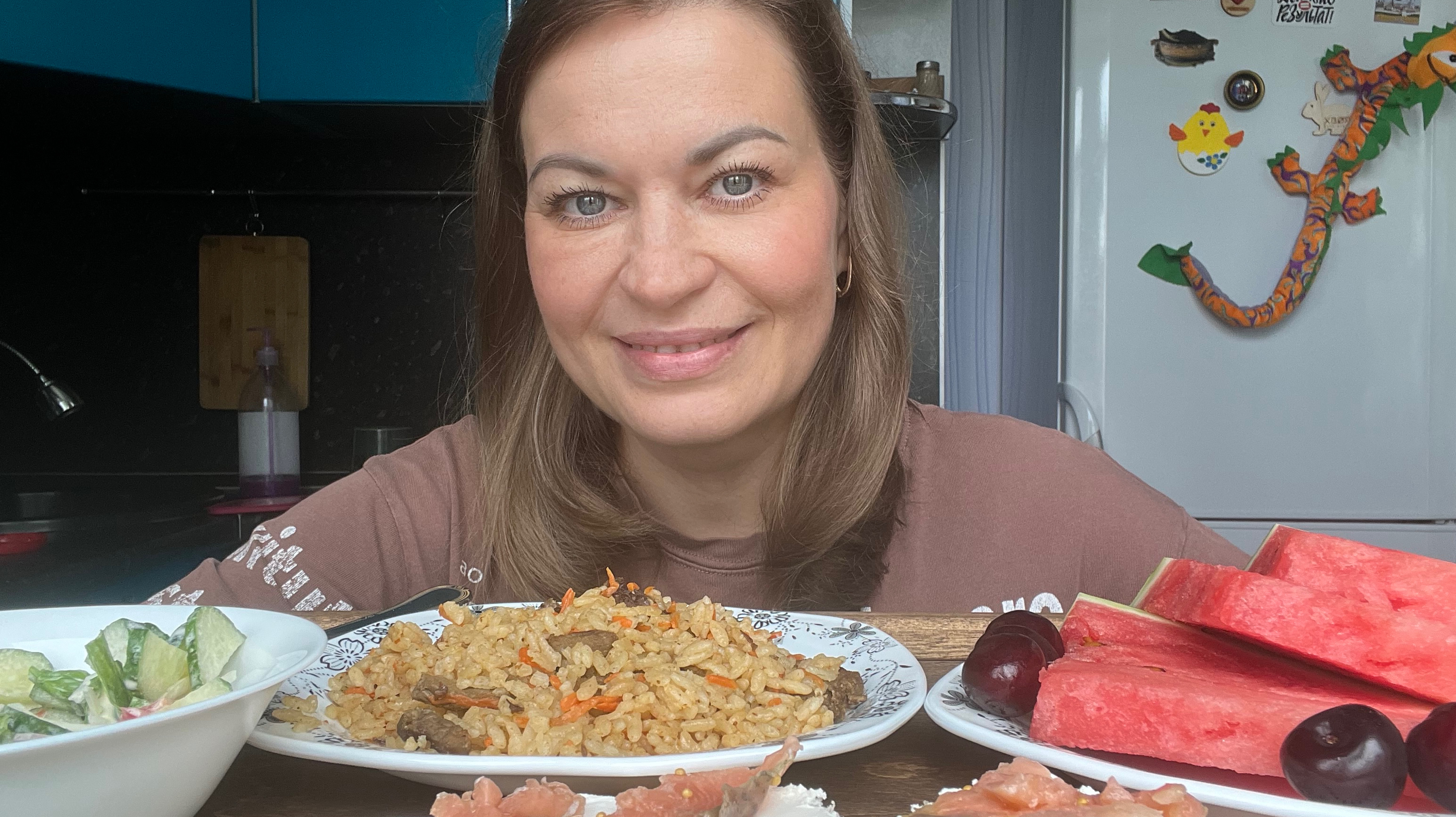 МУКБАНГ ПЛОВ🔥/САЛАТ/БУТЕРБРОДЫ С РЫБОЙ/ФРУКТЫ🍒/MUKBANG ЕДА ОБЖОР