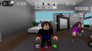 Мальчик примерно 12 лет сидел в ?