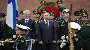 Владимир Путин возложил венок к Могиле Неизвестного Солдата у Кремлёвской стены, 20 июня 2025 года